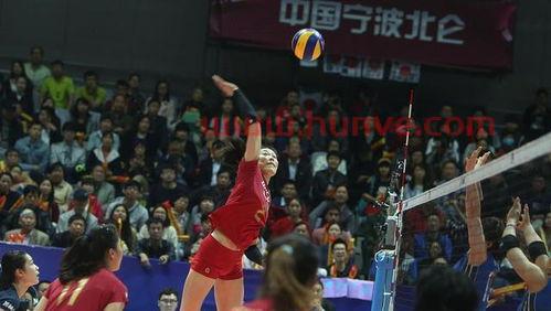 中国女排对阵美国队第一局（中国女排对阵美国队第一局比赛）