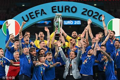 2021年欧洲杯英国赢球后球迷反应视频
