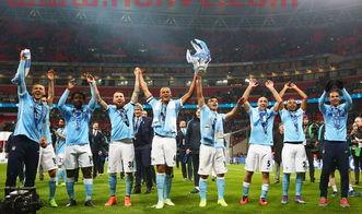 英超曼城夺冠球迷庆祝（曼城此前曾创造了英超最高分夺冠）