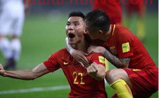 国足主场踢球视频(国足踢足球)