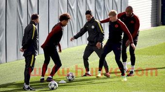 巴萨去曼城的球员名单是谁(巴萨10曼城)