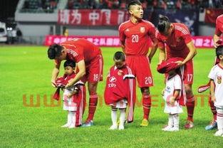 国足主场扔球球童(国足踢球)